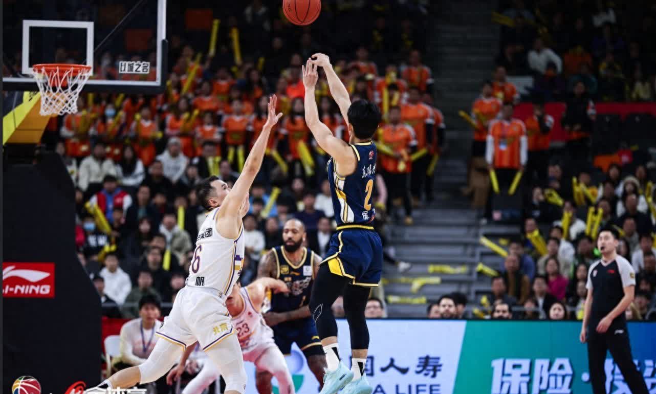 内线球员在争夺篮板上占据优势(内线球员在争夺篮板上占据优势吗)
