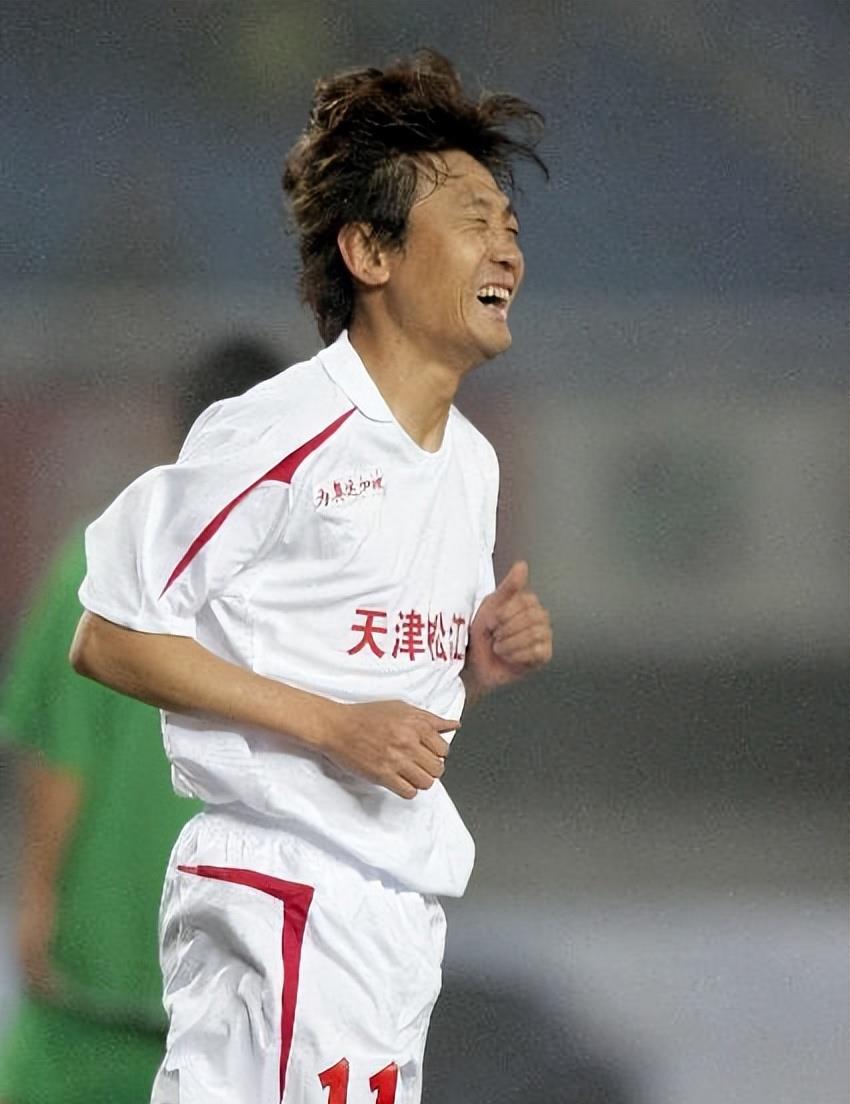 关于国脚高峰：抛弃那英、放弃刚出生儿子，19年后现状如何？的信息